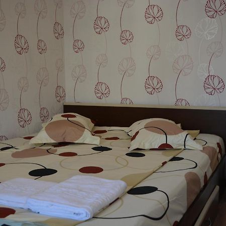Iulia Studio 9 Bukares Bagian luar foto