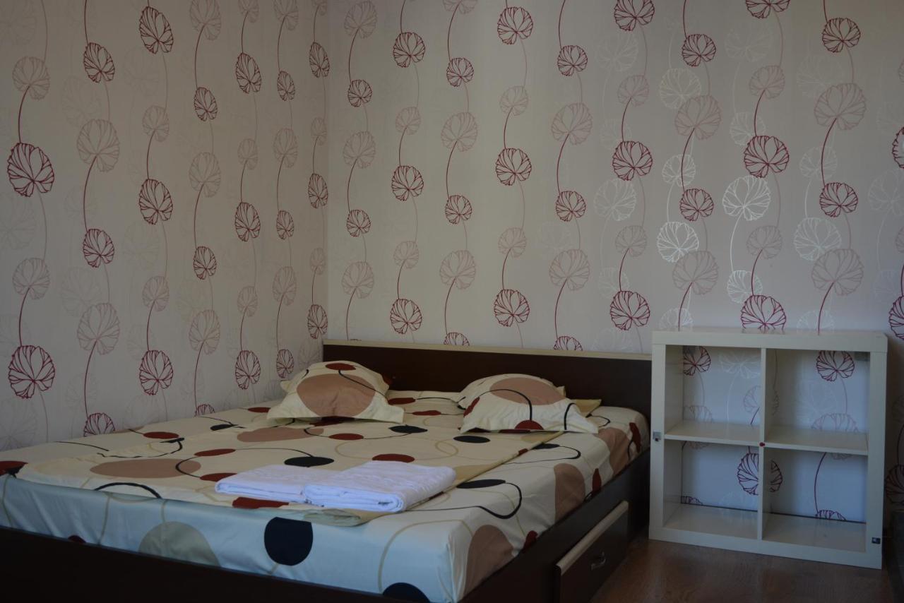 Iulia Studio 9 Bukares Bagian luar foto