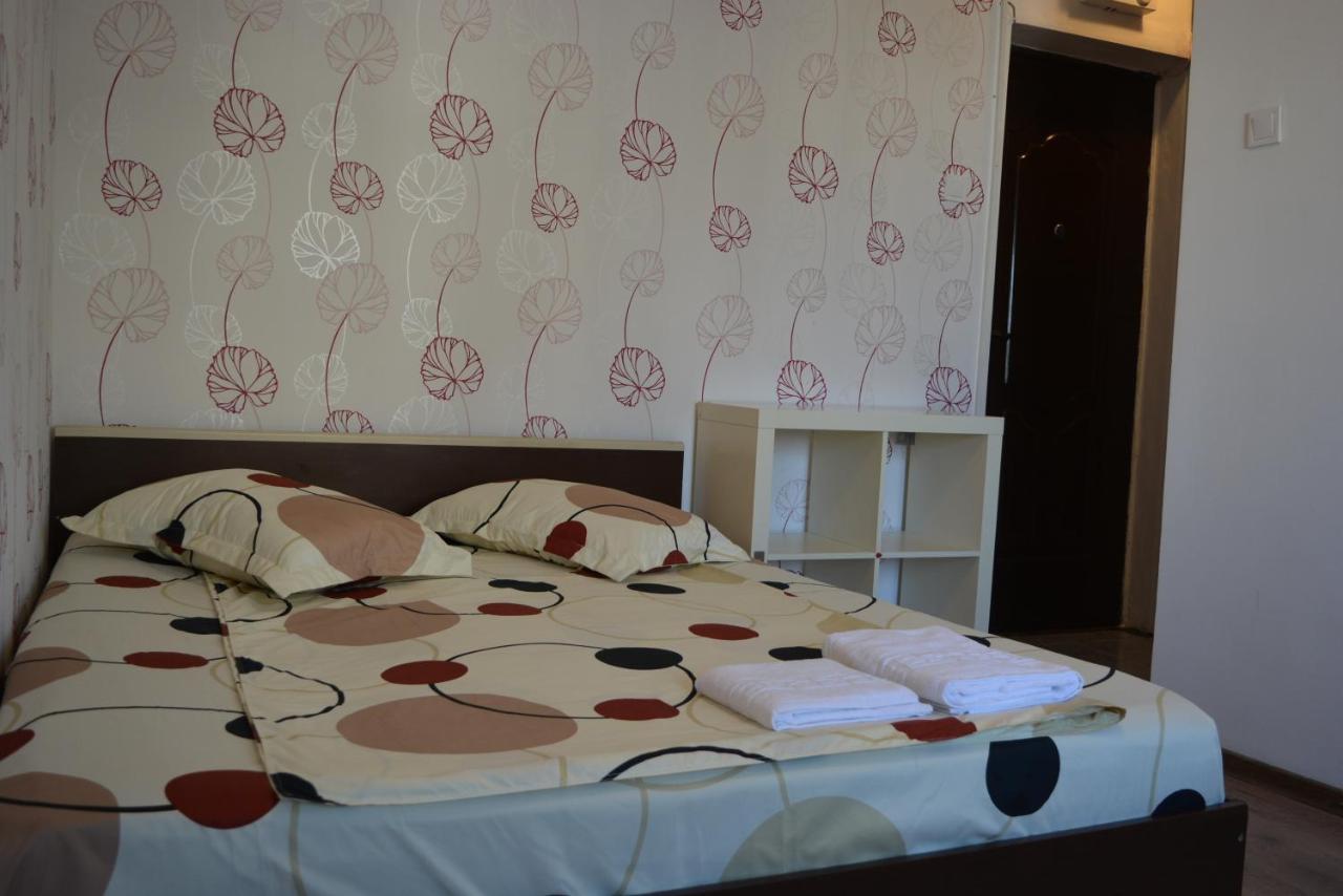 Iulia Studio 9 Bukares Bagian luar foto